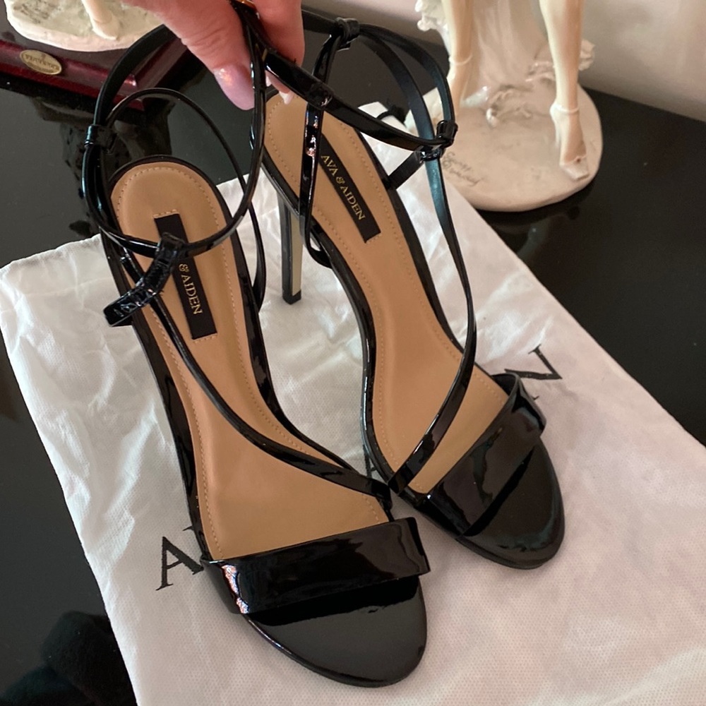 Sandals. Ava&Aden.